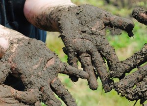 picture of muddy hands